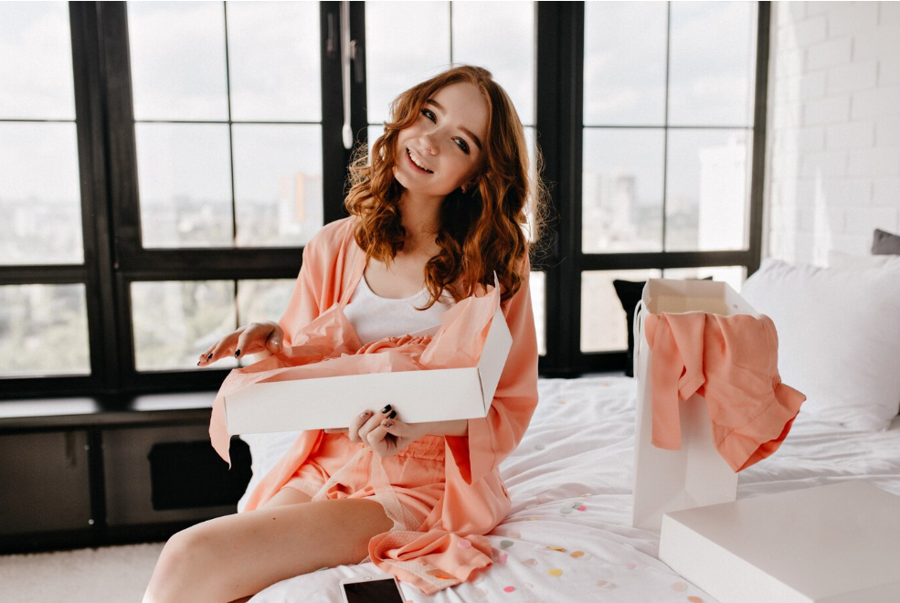 femme lingerie en cadeau