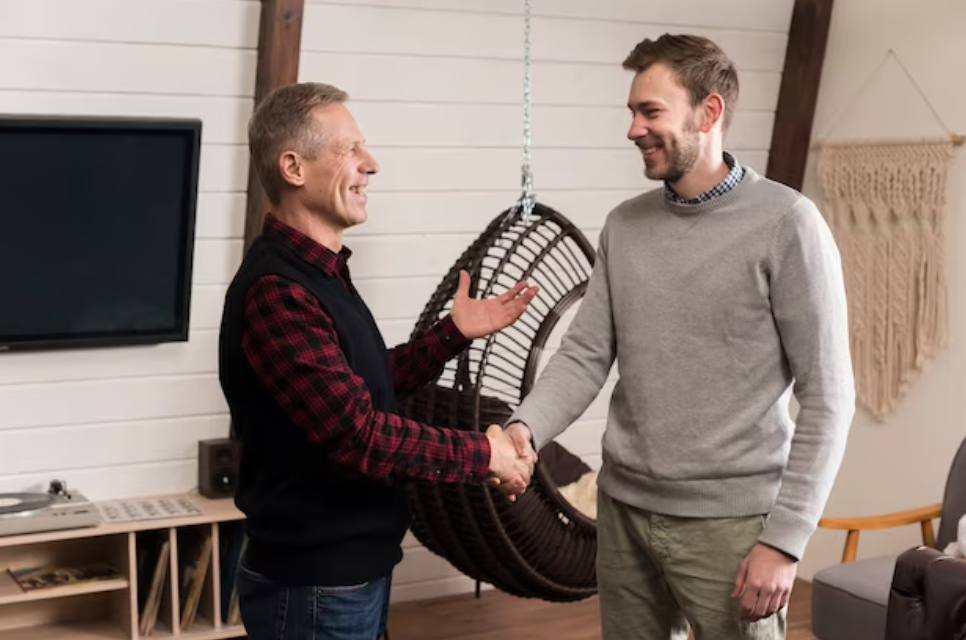 homme serre la main homme